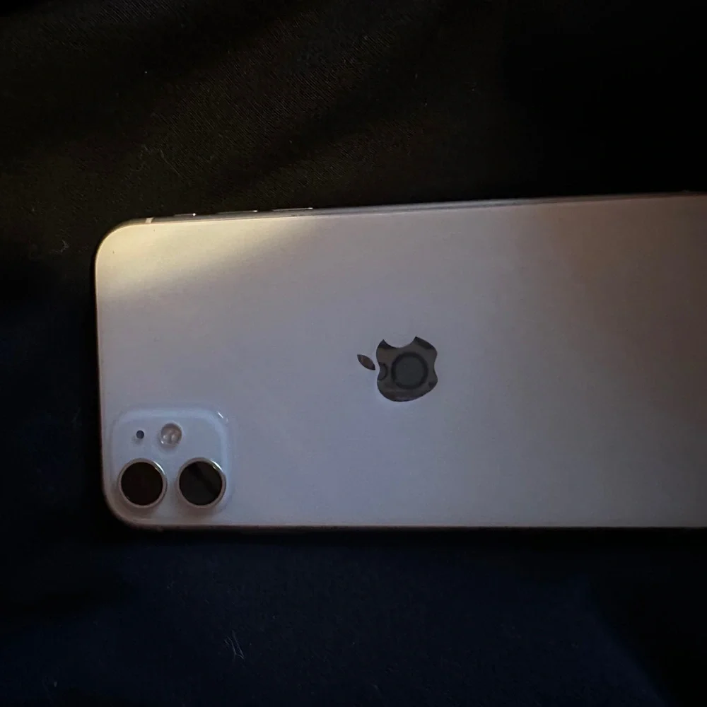 Apple iPhone 11 - White